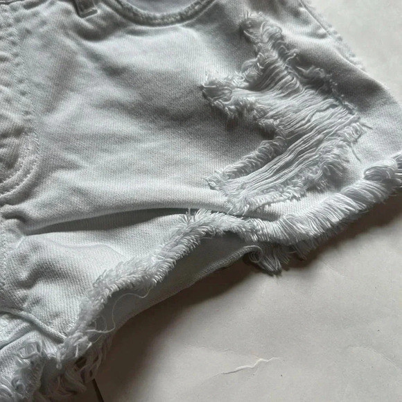Kancan white distressed denim shorts size medium (26-27 waist) - Picture 3 of 7